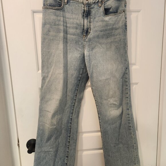 GUESS high-rise straight jean in light blue - size 28 - Picture 3 of 7